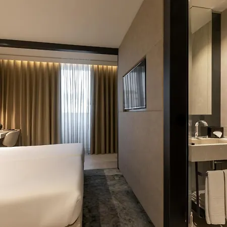 Royal Bridges Hotel 4*